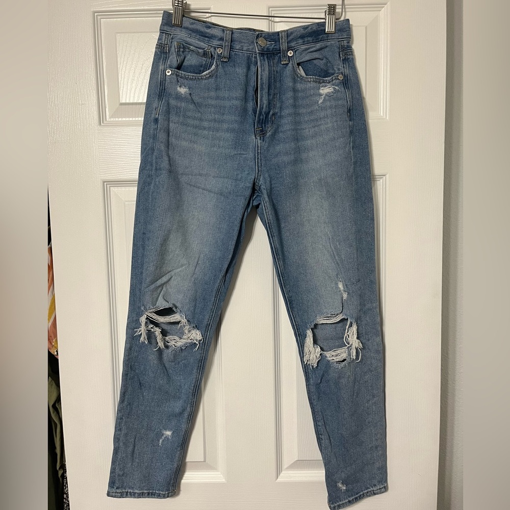American Eagle High-Rise Mom Jeans